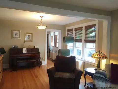 909 Hazelwood Ave, Schenectady, NY 12306 photo 7