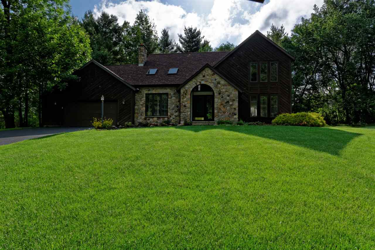 8 Brookhaven Dr, Schenectady, NY 12309 photo 1