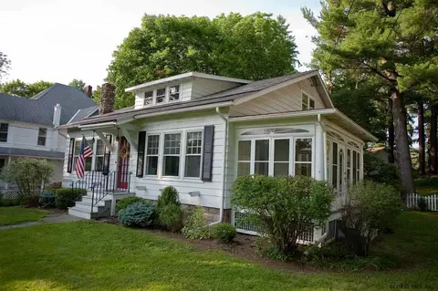30 Bridge St, Slingerlands, NY 12159 photo 3