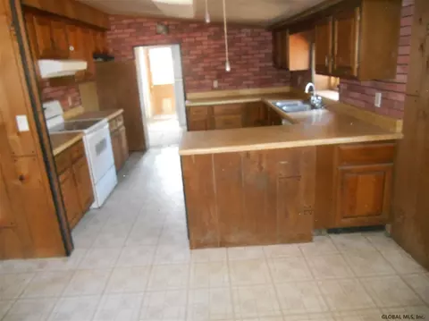 2038 Gray St, Schenectady, NY 12306 photo 2