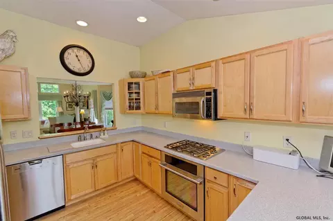23 Walden Fields Dr, Delmar, NY 12054 photo 5
