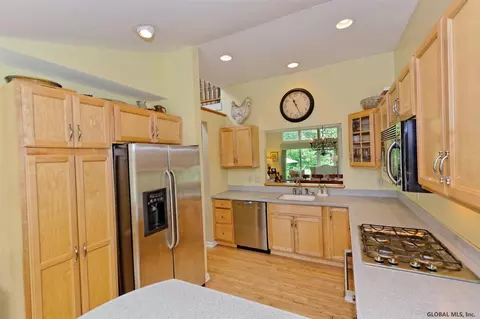 23 Walden Fields Dr, Delmar, NY 12054 photo 6