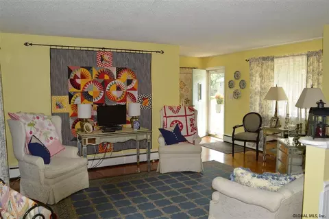 24 Michael Dr, Schenectady, NY 12303 photo 6