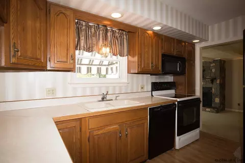 348 E Campbell Rd, Schenectady, NY 12303 photo 17