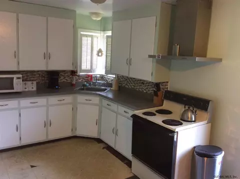 19 Continental Rd, Schenectady, NY 12306 photo 3