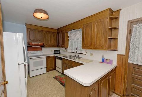 1390 Regal Ave, Schenectady, NY 12308 photo 9