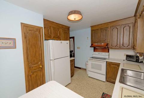 1390 Regal Ave, Schenectady, NY 12308 photo 10