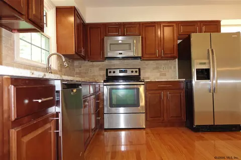 66 Dorchester Ave, Selkirk, NY 12158 photo 9