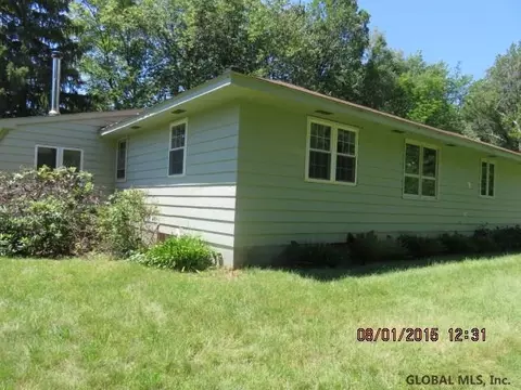 28 Deepkill Rd, Troy, NY 12180 photo 4