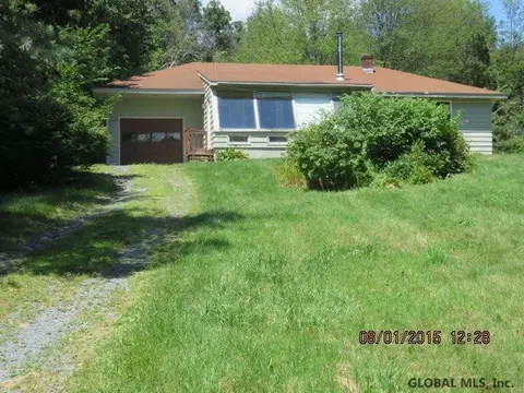 28 Deepkill Rd, Troy, NY 12180 photo 1