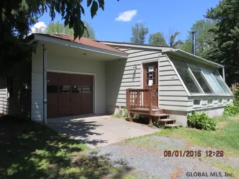 28 Deepkill Rd, Troy, NY 12180 photo 2