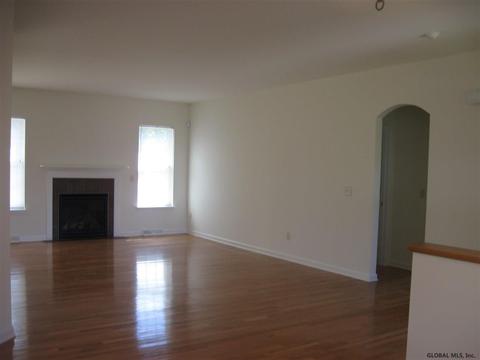 83 Sheldon Dr, Mechanicville, NY 12118 photo 4