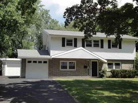 5 Crestwood Dr, Schenectady, NY 12306 photo 1