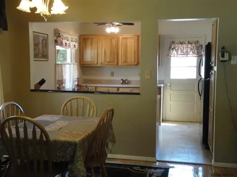 5 Crestwood Dr, Schenectady, NY 12306 photo 7