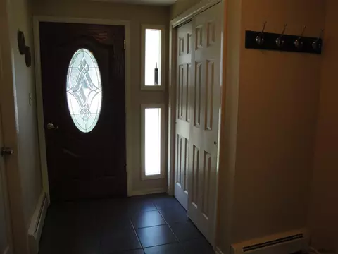 5 Crestwood Dr, Schenectady, NY 12306 photo 2