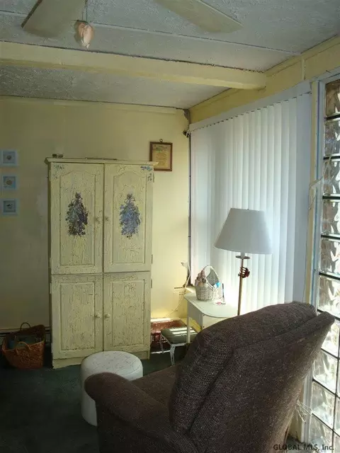 29 Jackson Ave, Schenectady, NY 12304 photo 4