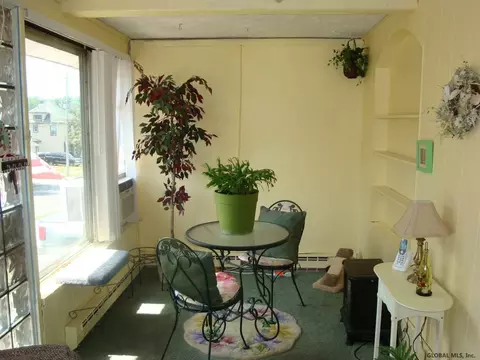 29 Jackson Ave, Schenectady, NY 12304 photo 3
