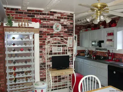 29 Jackson Ave, Schenectady, NY 12304 photo 10