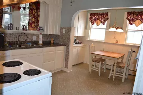1198 Phoenix Ave, Schenectady, NY 12308 photo 9