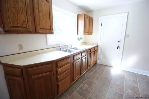 1304 Trinity Ave, Schenectady, NY 12302 photo 18
