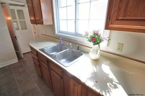 1304 Trinity Ave, Schenectady, NY 12302 photo 16