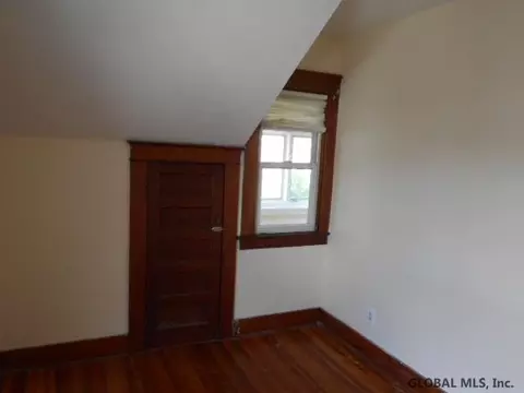 1081 Dean St, Schenectady, NY 12309 photo 16