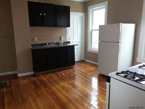 315 Germania Ave, Schenectady, NY 12305 photo 3