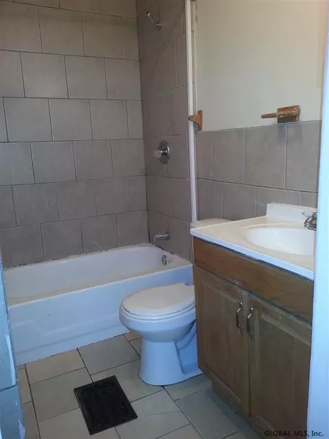 315 Germania Ave, Schenectady, NY 12305 photo 7