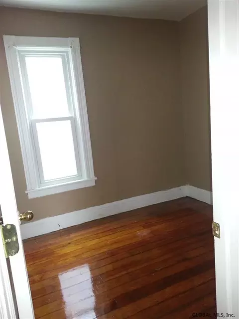 315 Germania Ave, Schenectady, NY 12305 photo 5