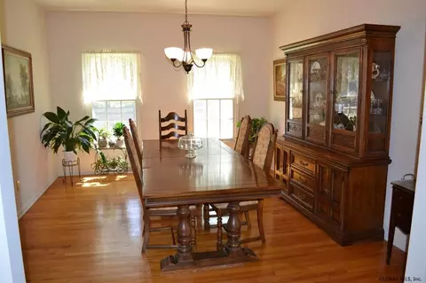 14 Squire Rd, Schenectady, NY 12304 photo 6