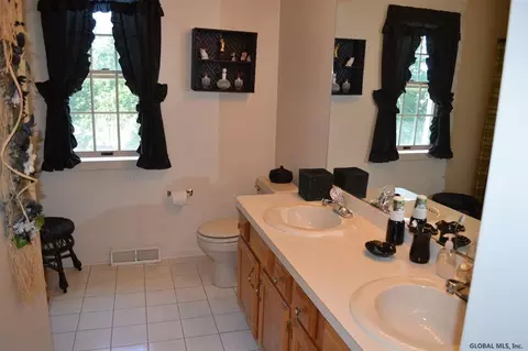 14 Squire Rd, Schenectady, NY 12304 photo 16