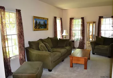 14 Squire Rd, Schenectady, NY 12304 photo 7