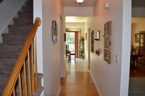 14 Squire Rd, Schenectady, NY 12304 photo 9