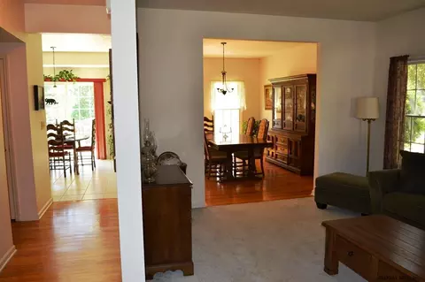 14 Squire Rd, Schenectady, NY 12304 photo 8