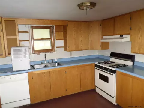 140 W Prospect St, Ilion, NY 13357 photo 2