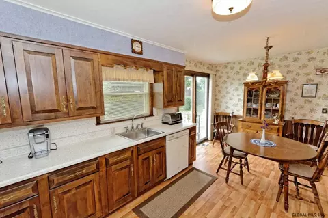 100 Pinehurst Pl, Schenectady, NY 12304 photo 6