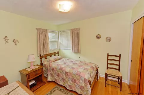 100 Pinehurst Pl, Schenectady, NY 12304 photo 7