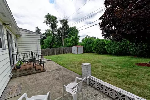 100 Pinehurst Pl, Schenectady, NY 12304 photo 11