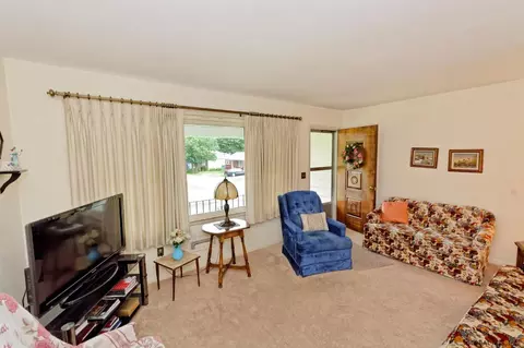 100 Pinehurst Pl, Schenectady, NY 12304 photo 4