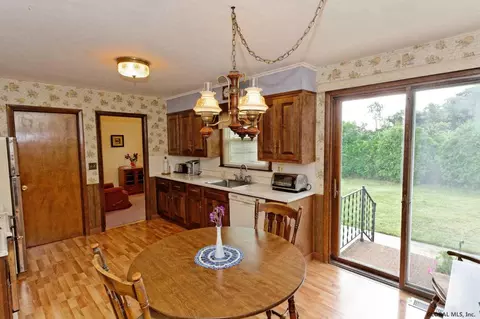 100 Pinehurst Pl, Schenectady, NY 12304 photo 5