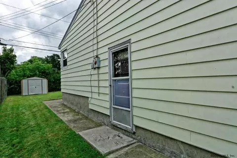 100 Pinehurst Pl, Schenectady, NY 12304 photo 9