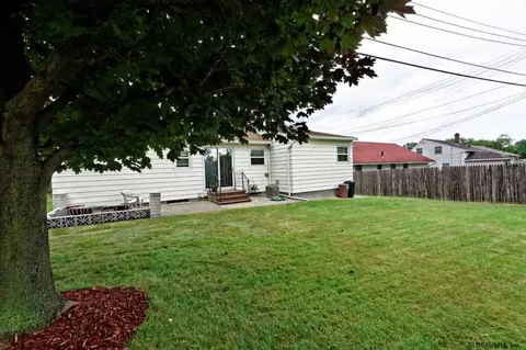 100 Pinehurst Pl, Schenectady, NY 12304 photo 10