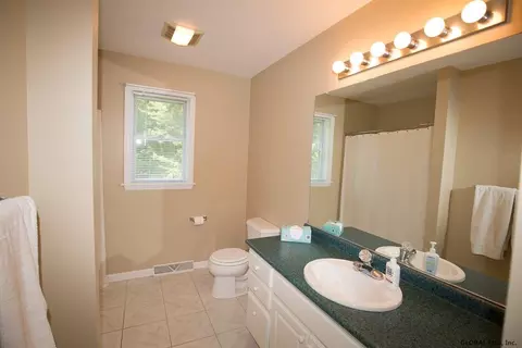 31 Hasgate Dr, Delmar, NY 12054 photo 23