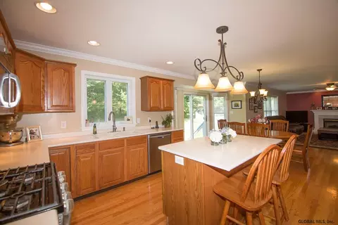 31 Hasgate Dr, Delmar, NY 12054 photo 10
