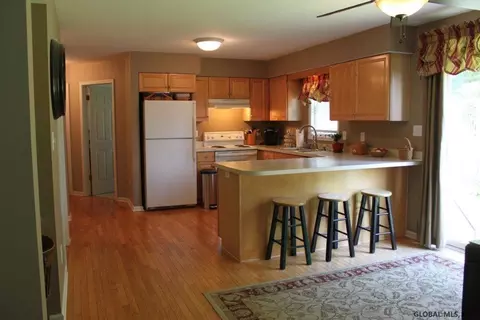 32 Eileen Ln, Glenmont, NY 12077 photo 7
