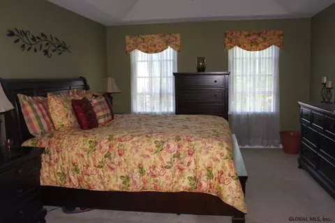 32 Eileen Ln, Glenmont, NY 12077 photo 5