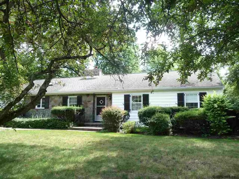 86 Devon Rd, Delmar, NY 12054 photo 2