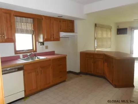 1438 Woolsey St, Schenectady, NY 12303 photo 5