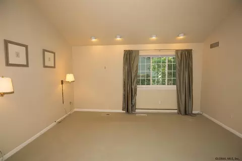 20 Willow Dr, Delmar, NY 12054 photo 18