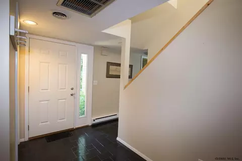 20 Willow Dr, Delmar, NY 12054 photo 4